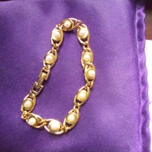 Gold and pearl bracelet